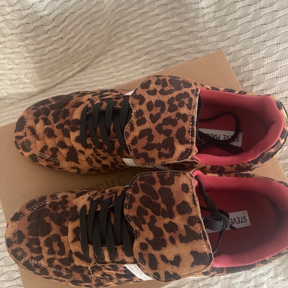 Steve Madden Brown Leopard Madrid fold over lace up sneakers size 9.5